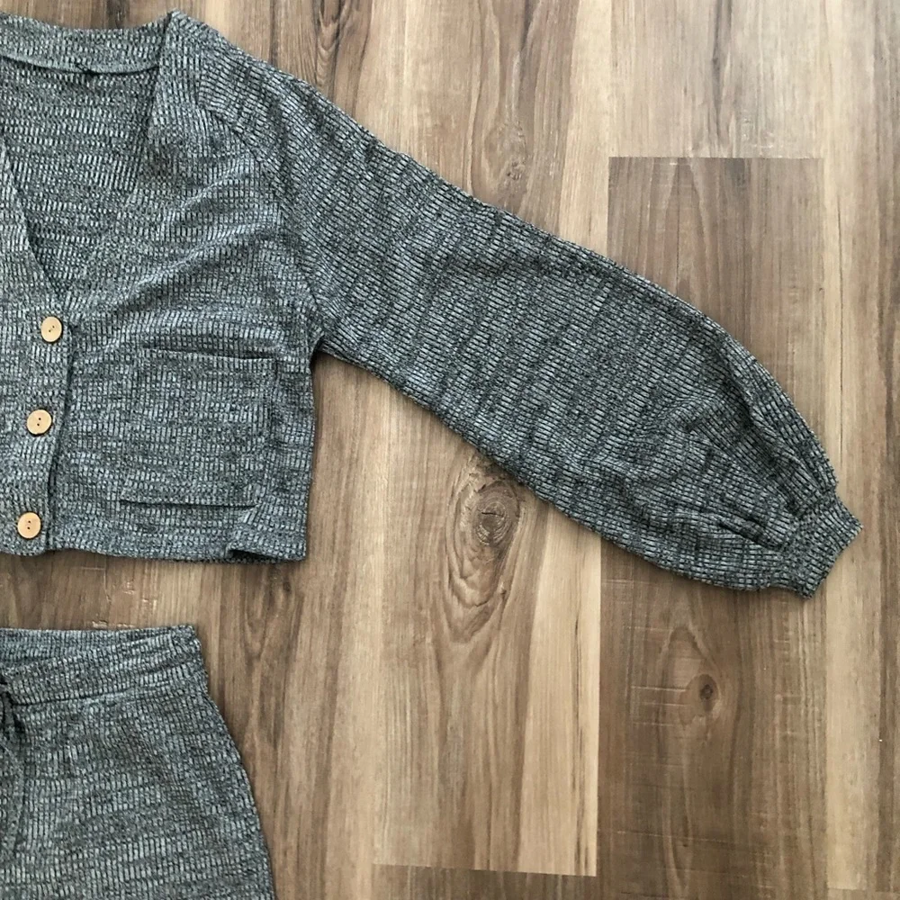 Unbranded gray knit long sleeves and shorts lounge set fit medium